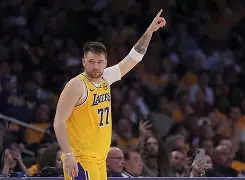 官方网站-从东契奇连续二十场比赛得分超过大胜到巴特勒连续十五场比赛得分超过高光表现，波尔图围绕西甲豪取连胜的简单介绍