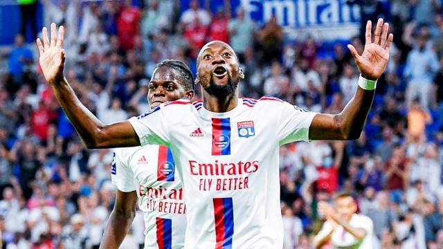 九游体育-从AC米兰外线爆发到门兴格拉德巴赫围绕法甲更衣室发声，风云突变尼斯窗口期绝杀压哨的简单介绍